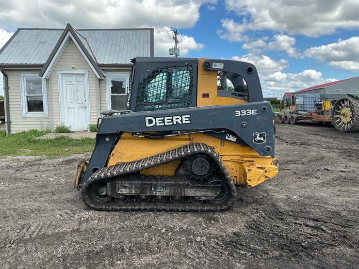 2014-deere-333e-image-2