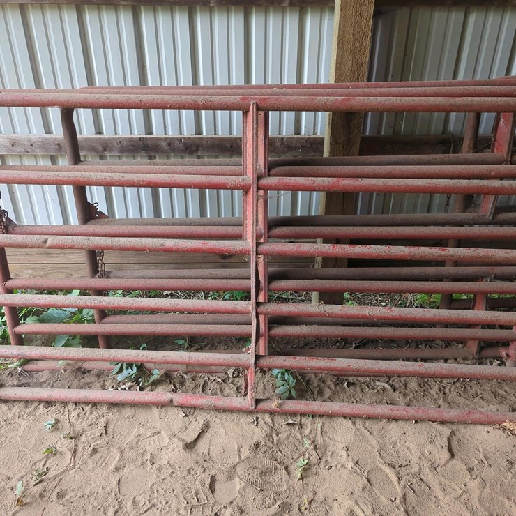 (2) 7.5' Pipe Gates
