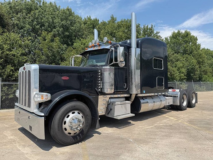 peterbilt-389-image-1