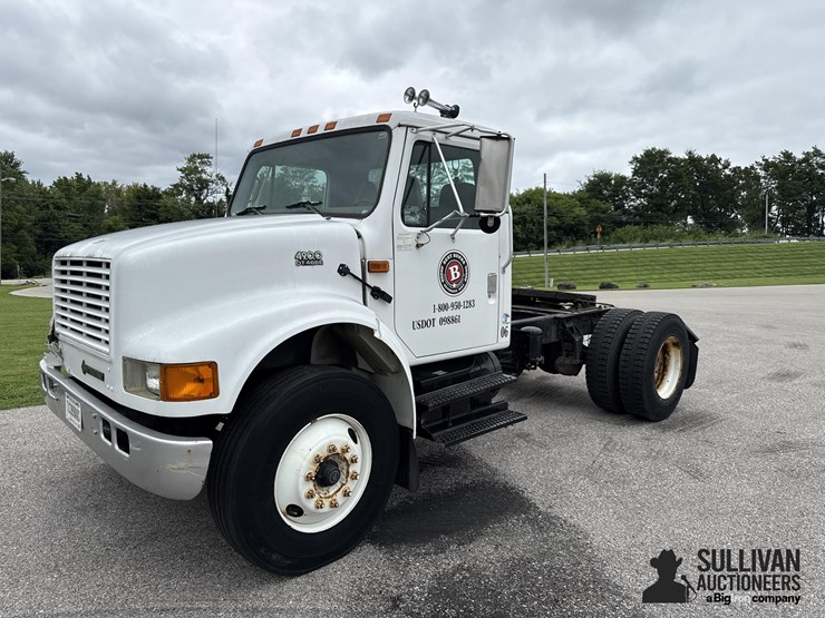 2001-international-4900-image-1