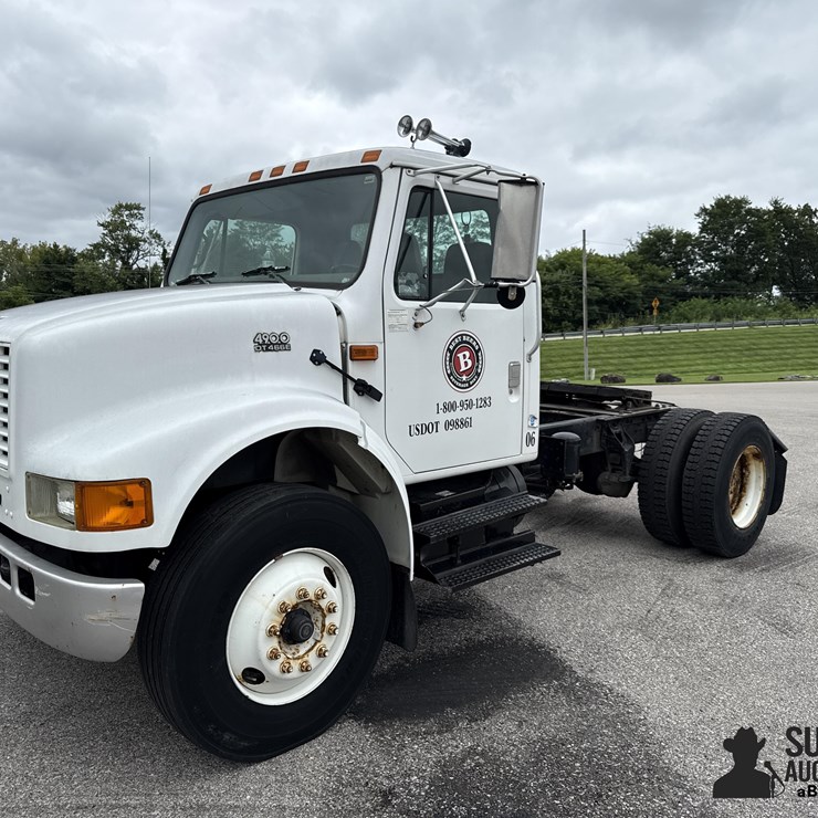 2001 INTERNATIONAL 4900