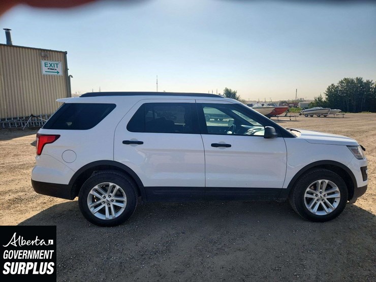 2017-ford-explorer-image-22