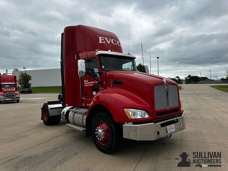 2015-kenworth-t440-image-3