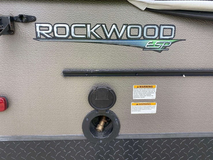 2017-forest-river-rockwood-esp-20ft-pop-up-camper-image-10