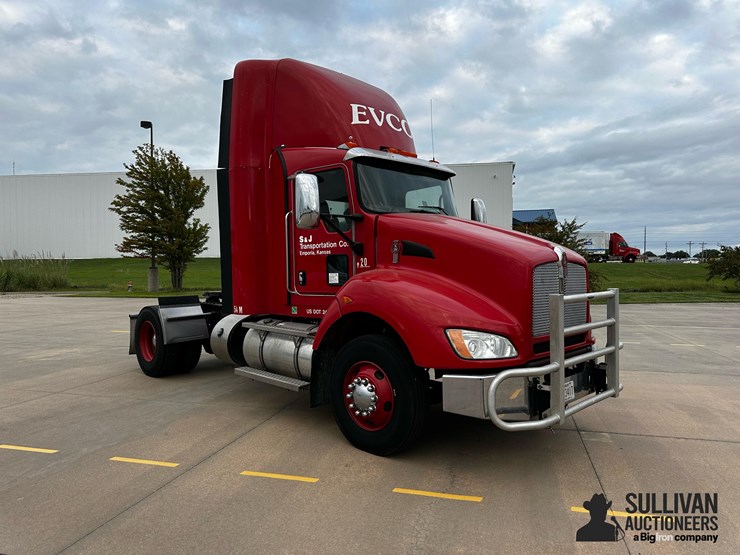 2015-kenworth-t440-image-3