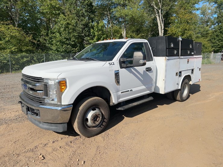 2017-ford-f350-xl-image-1