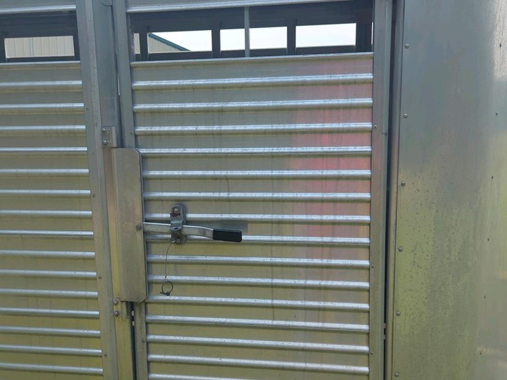 featherlite-livestock-trailer,-aluminum,-tandem-axle,-rubber-floor,-side-&-rear-doors-image-9