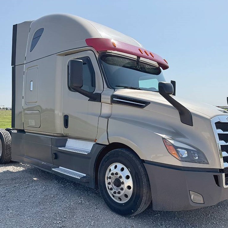 2021 FREIGHTLINER CASCADIA 126
