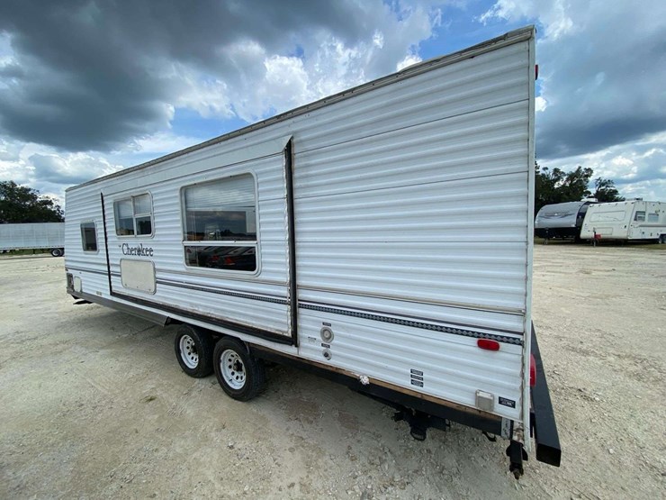 2004-cherokee-lite-28a-30ft-t/a-travel-trailer-image-4