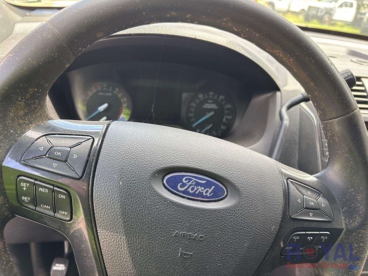 2017-ford-explorer-image-13