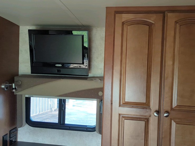 2012-winnebago-vista-class-a-motorhome,-2-slide-outs,-ford-v10-engine-image-27