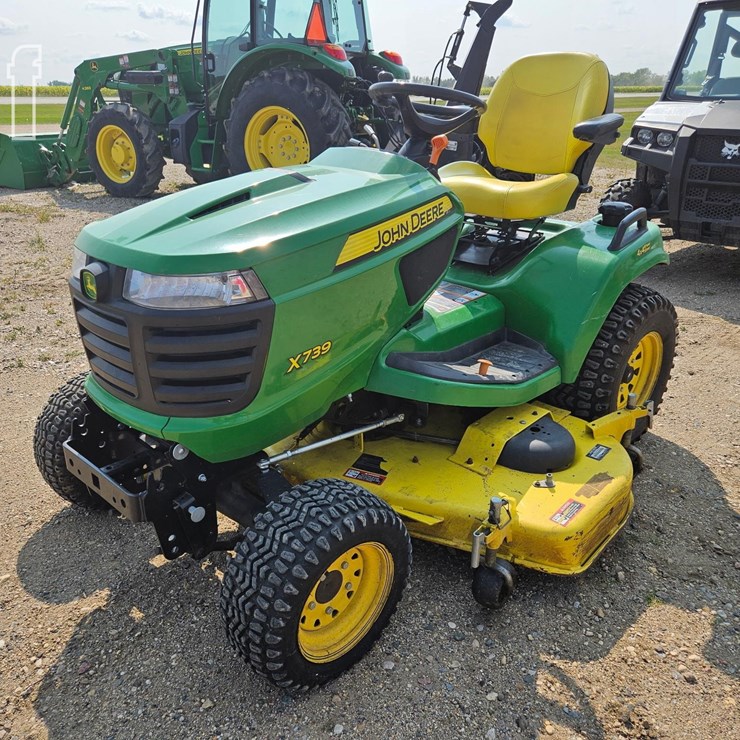 2016 JOHN DEERE X739