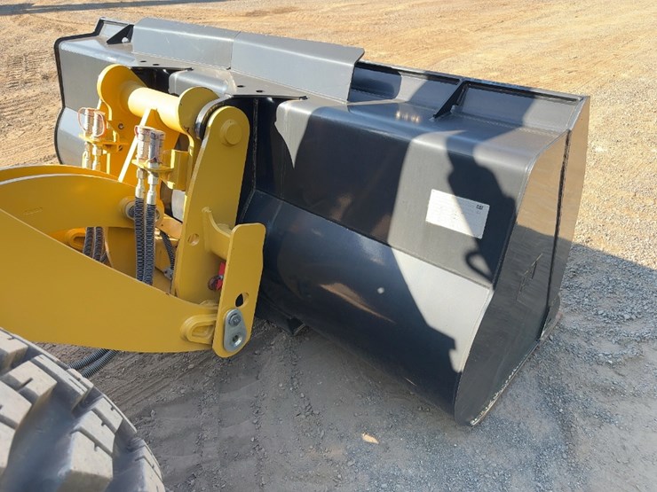 2022-caterpillar-910-image-11