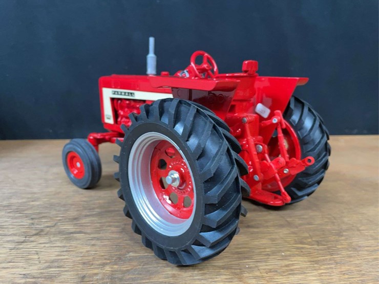 1/16-farmall-806-nib-sm-image-5