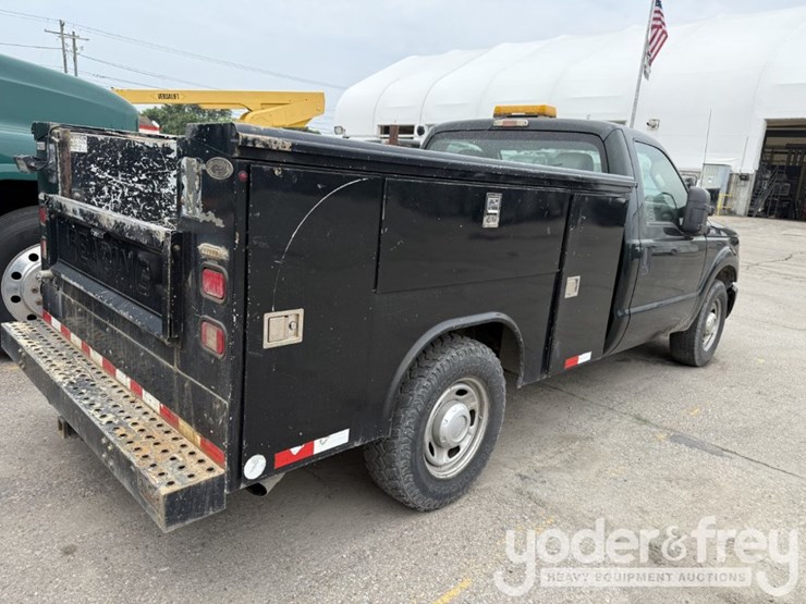 2016-ford-f350-xl-image-2