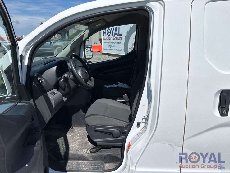 2017-nissan-nv200-image-13