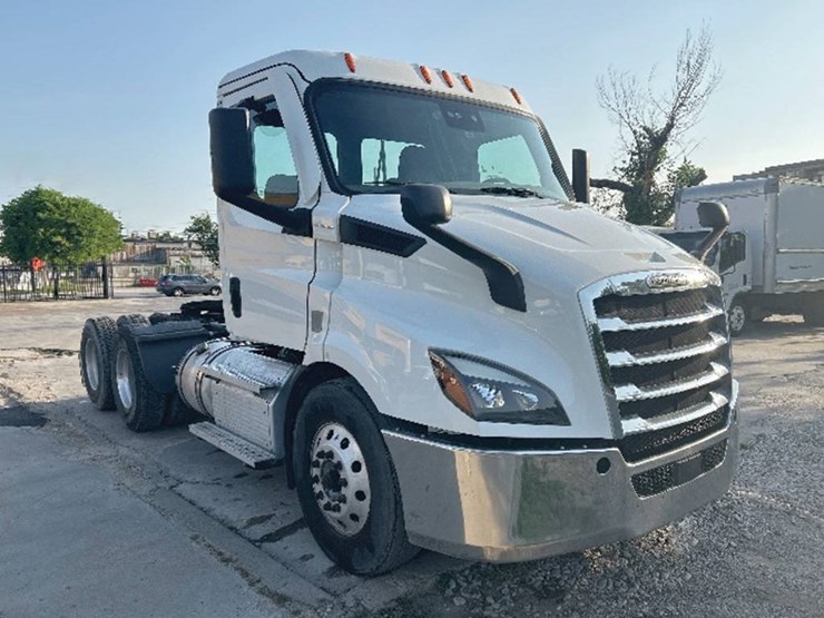 2020-freightliner-cascadia-116-image-1