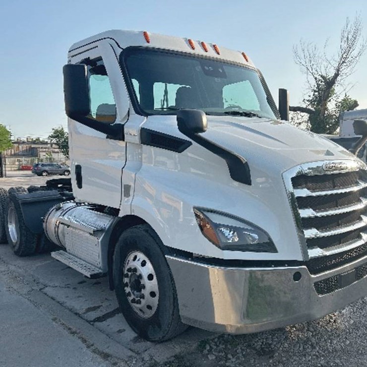2020 FREIGHTLINER CASCADIA 116