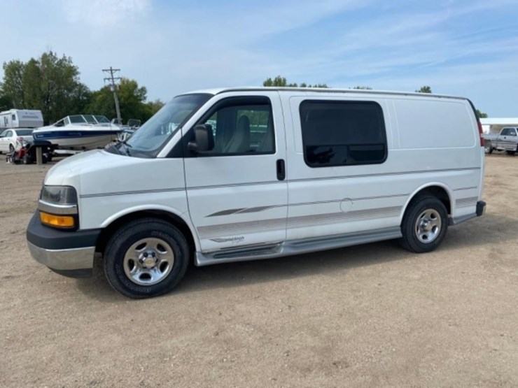 2004-chevy-express-van,-waldoch-crafts-edition,-image-1