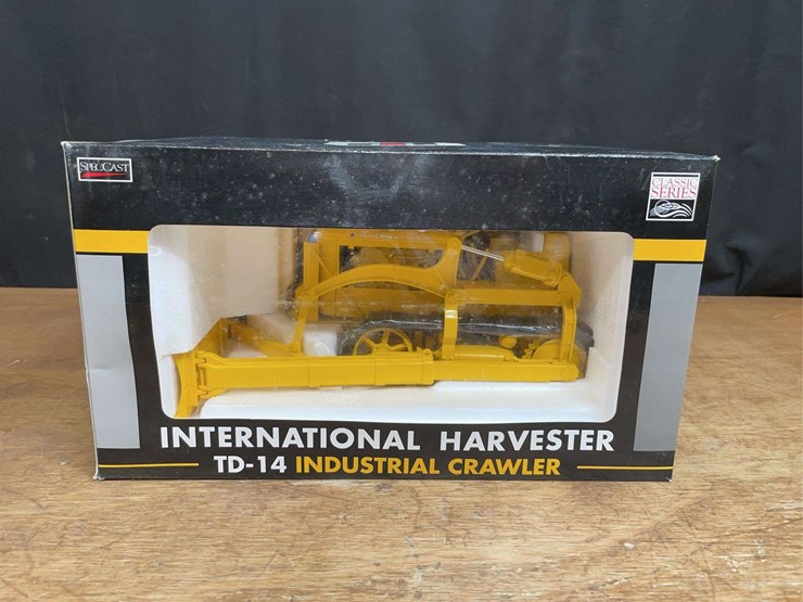 1/16-ih-td-14-industrial-crawler-nib-sc-image-1