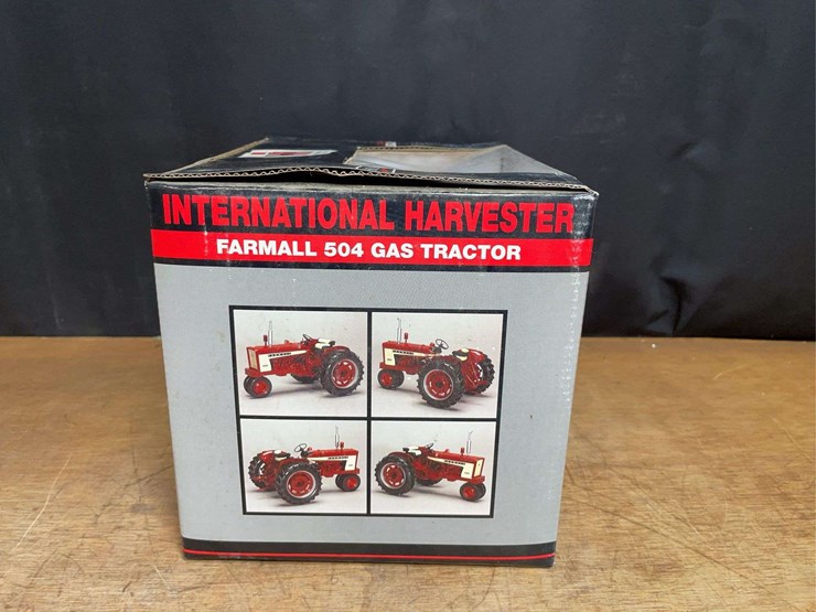 1/16-farmall-504-nib-sc-image-6