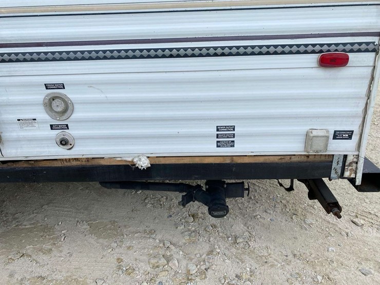 2004-cherokee-lite-28a-30ft-t/a-travel-trailer-image-27