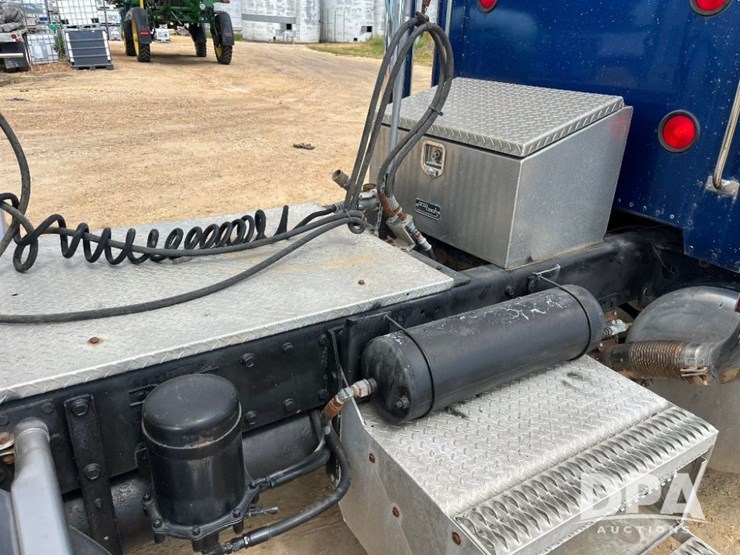 1984-peterbilt-359-image-19