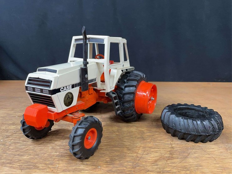 1/16-case-2590-1981-nfts-ertl-image-2