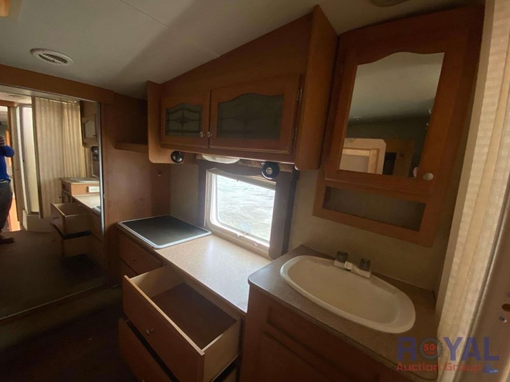 2006-victory-lane-36srv-39ft-tri-axle-5th-wheel-toy-hauler-travel-trailer-image-13