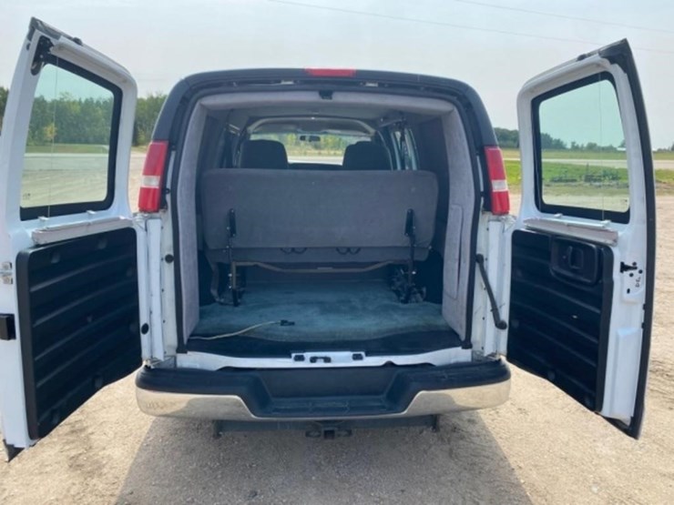 2004-chevy-express-van,-waldoch-crafts-edition,-image-29