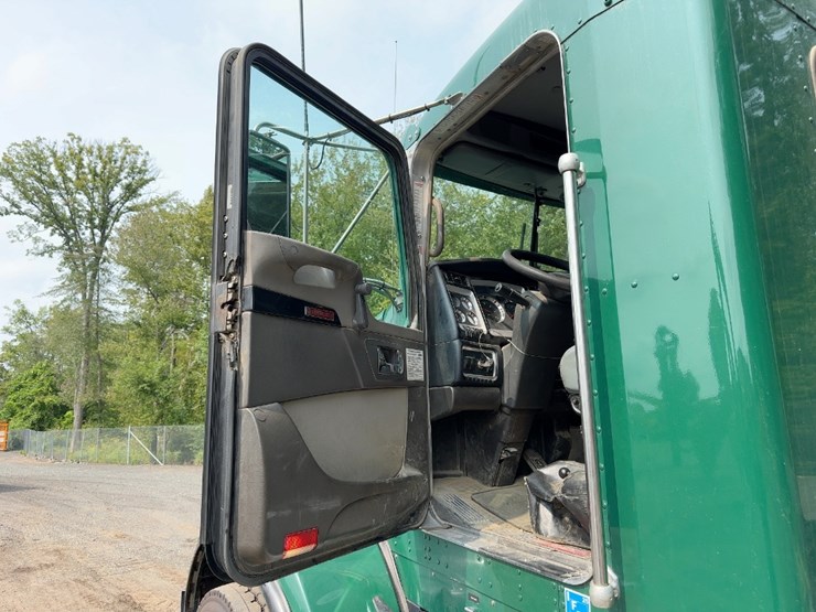 2018-kenworth-t800-image-29