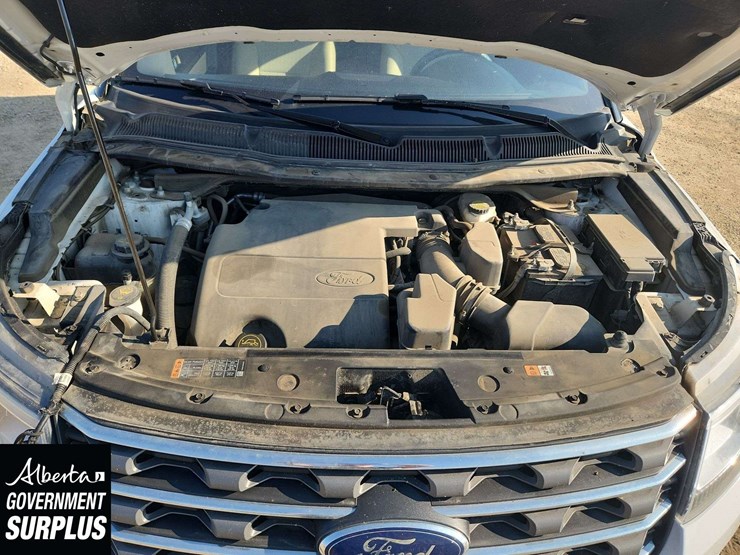 2017-ford-explorer-image-27