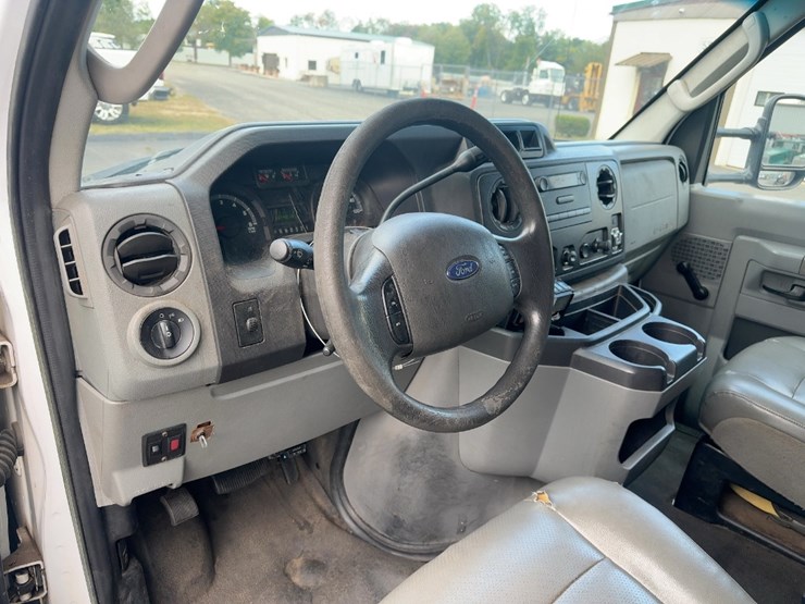 2009-ford-e450-image-28