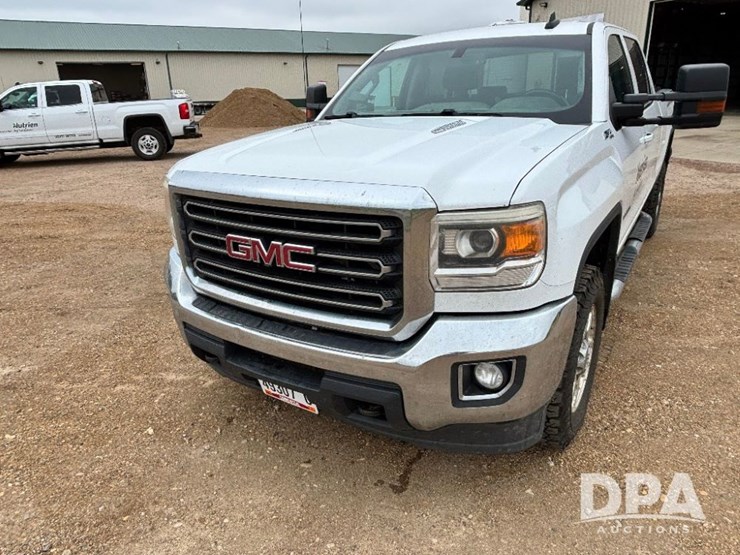 2015-gmc-sierra-2500hd-image-2