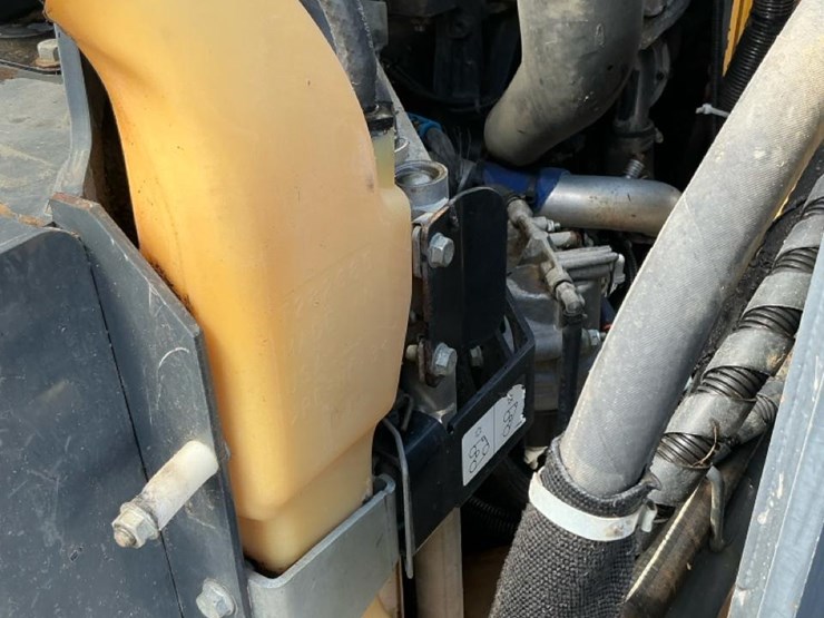 2014-deere-333e-image-53