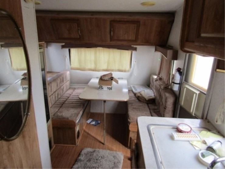 1992-layton-model-2000,bumper-pull-camper,2-doors-image-25