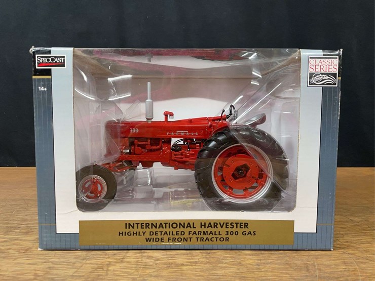 1/16-farmall-300-nib-sc-image-1