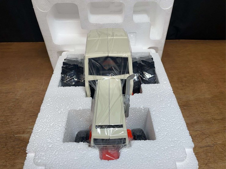 1/16-case-david-brown-2390-2008-ttt-nib-ertl-image-4