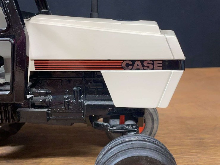 1/16-case-2594-collector-ertl-image-17