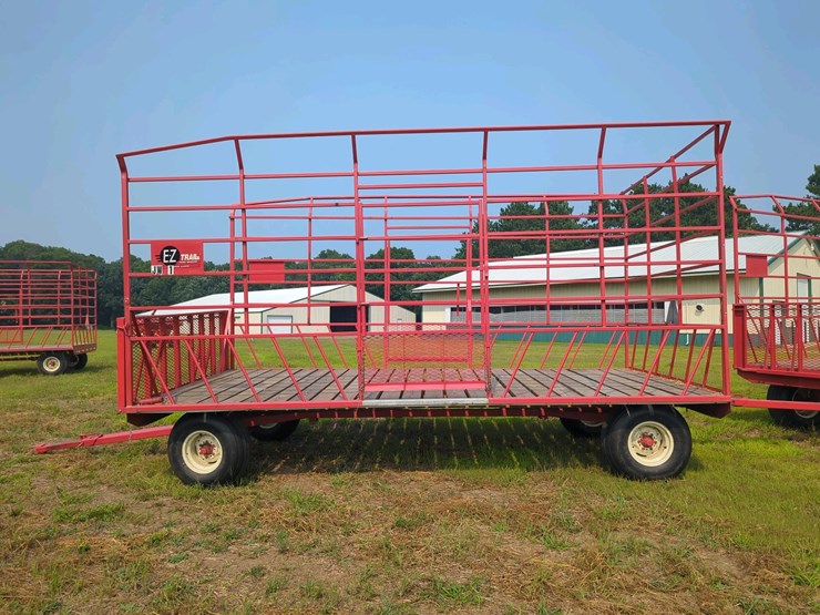 ez-trail-kicker-rack-and-running-gear-18'-long-x-10'8"-wide,-slight-twist-in-pole
(stored-inside)-image-1