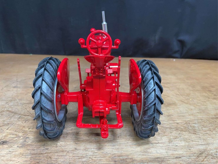 1/16-farmall-super-md-ta-2007-ontario-nib-sm-image-5