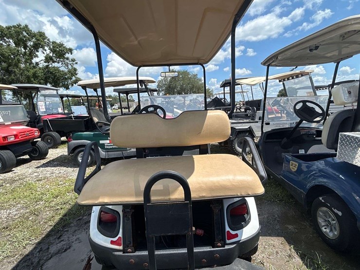 e-z-go-freedom-txt-electric-cart-image-12