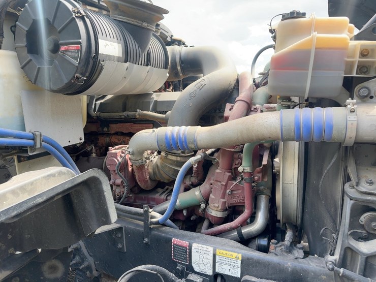 2017-mack-granite-gu713-image-14