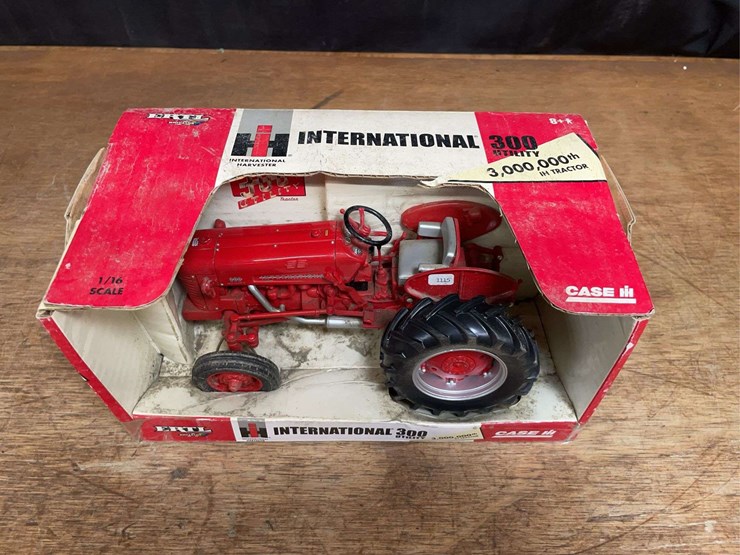 1/16-ih-300-3-millionth-nib-ertl-image-3
