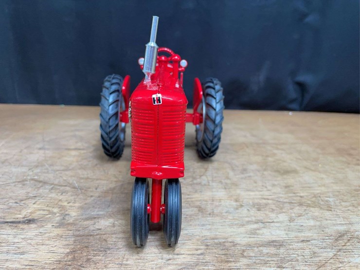 1/16-farmall-super-md-ta-2007-ontario-nib-sm-image-12