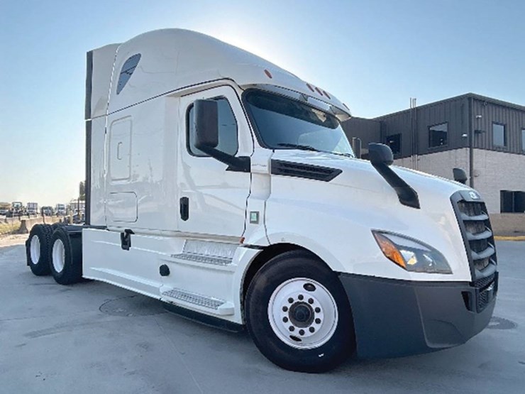 2020-freightliner-cascadia-126-image-1