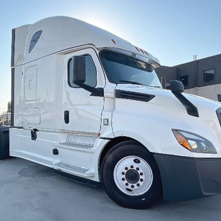 2020 FREIGHTLINER CASCADIA 126