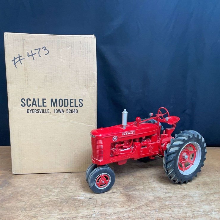1/8 Farmall M 1995 FPS NIB SM