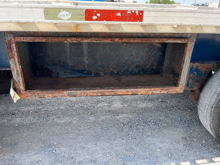 2010-utility-flatbed-image-8