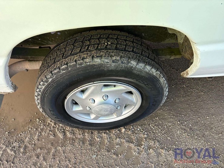 2011-ford-e350-image-26